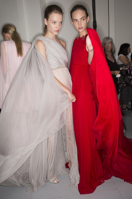 BritishVogue's tweet photo. #Couture 360: see the Giambattista Valli show in full &amp; close up, go backstage &amp; front row https://t.co/nxo6bNy8pI https://t.co/uHKhzeZs7e