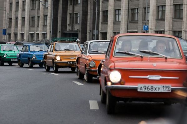 Выпускники пединститута устроили дерзкий автопробег в Москве