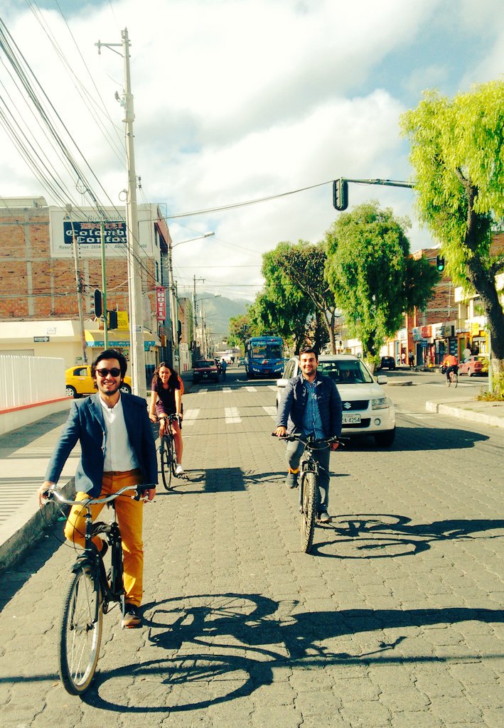PapaClimatico's tweet photo. Más ciclistas en las calles de la futura Ibarra. #EstamosATiempo https://t.co/PeFqvH4BJT