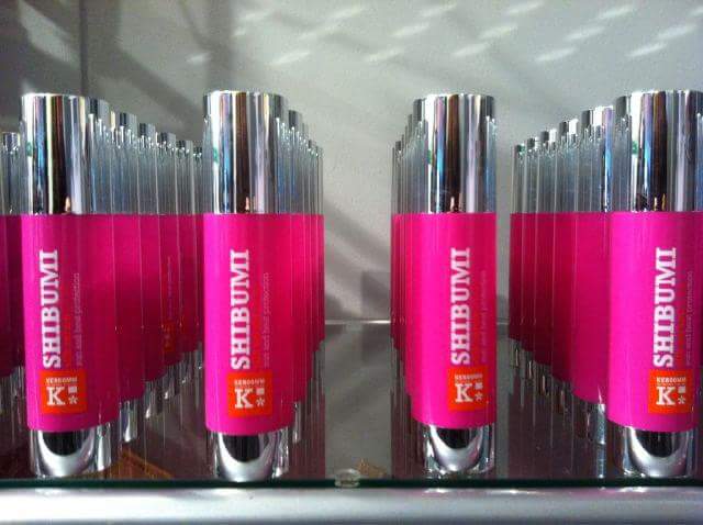 petravdburg's tweet photo. Juli &amp; Augustus ....hét zomer product voor je haar SHIBUMI #UV#bescherming#hitte protector#waanzinnige geur €15.- ♡ https://t.co/2i3vYD4RqB