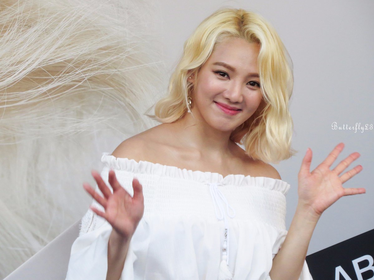 [PIC][05-07-2016]HyoYeon khởi hành đi Đài Loan để tham dự sự kiện của thương hiệu "Absolute New York" vào sáng nay Cmm3iRYUsAUXqu_