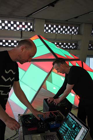 mathewemmett's tweet photo. TIWWA open hack with Mike Blow @ TATE https://t.co/NrWXLyK4Yc
