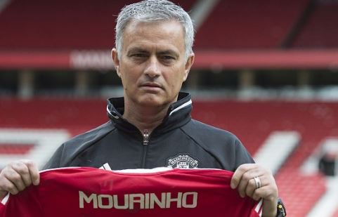 SkySportsNews's tweet image. NEXT: From 3.30pm see extended highlight's from Jose Mourinho's 1st #MUFC news conference on #SSNHQ