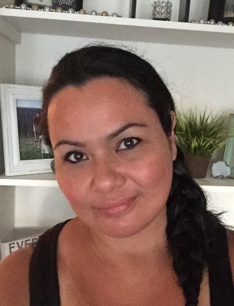 MarquitaLeigh's tweet photo. Even after a full day in the sun and swimming #Motives stays in place! #NiceBrows https://t.co/DUUNdSNe2p
