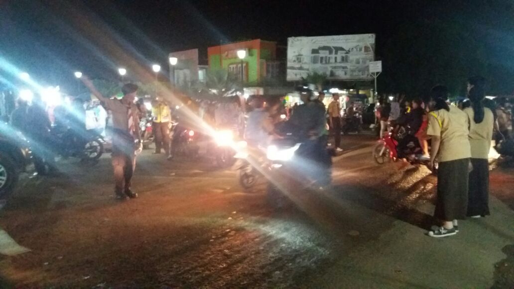 #KaryaBaktiPramuka Pengamanan lalin malam takbir Pos Klapanunggal <a href="/kwarnas/">Joulette</a> <a href="/PramukaJabar/">Pramuka Jawa Barat</a> <a href="/pramukaupdate/">Chakradhar</a> <a href="/MyprideMagz/">MYPRIDE MAGZ</a>