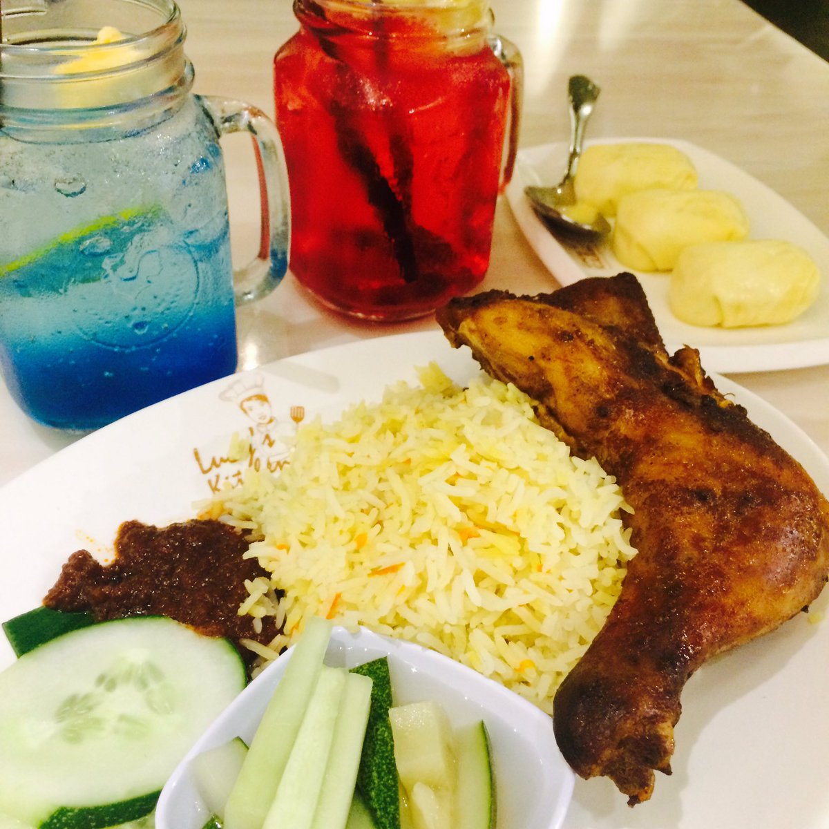 Orowane's tweet photo. juadah sungkai last ramadhan! kamu punya apa? haha #LucyKitchen #basmatiayambakar #durianpancake @KKCity https://t.co/Ea4DZVpQaw