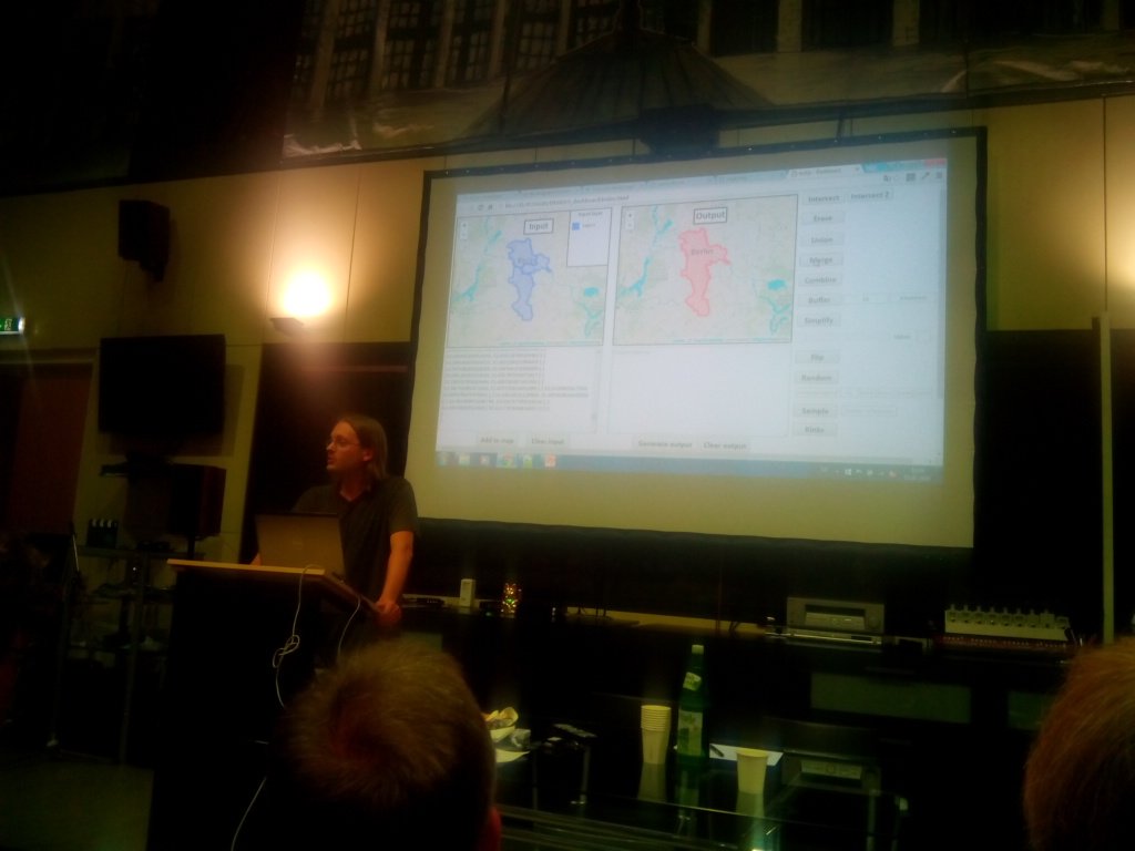 hutzelknecht's tweet image. Merging polygons or simplification clients ide with #Turfjs @FOSSGIS_Konf #FOSSGIS2016 .