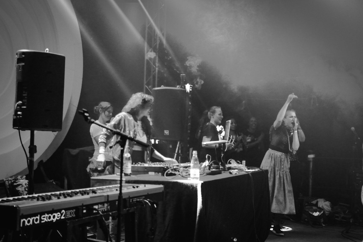 FinnaLuxus's tweet photo. DANKE!Unglaublich!๐ฑ๐
#femalefocus @SPRINGSTOFF #fusion #rahsa @JenniferGGL @haszcara @shubangimusic @lenkibalboa https://t.co/3WgLYlPY74