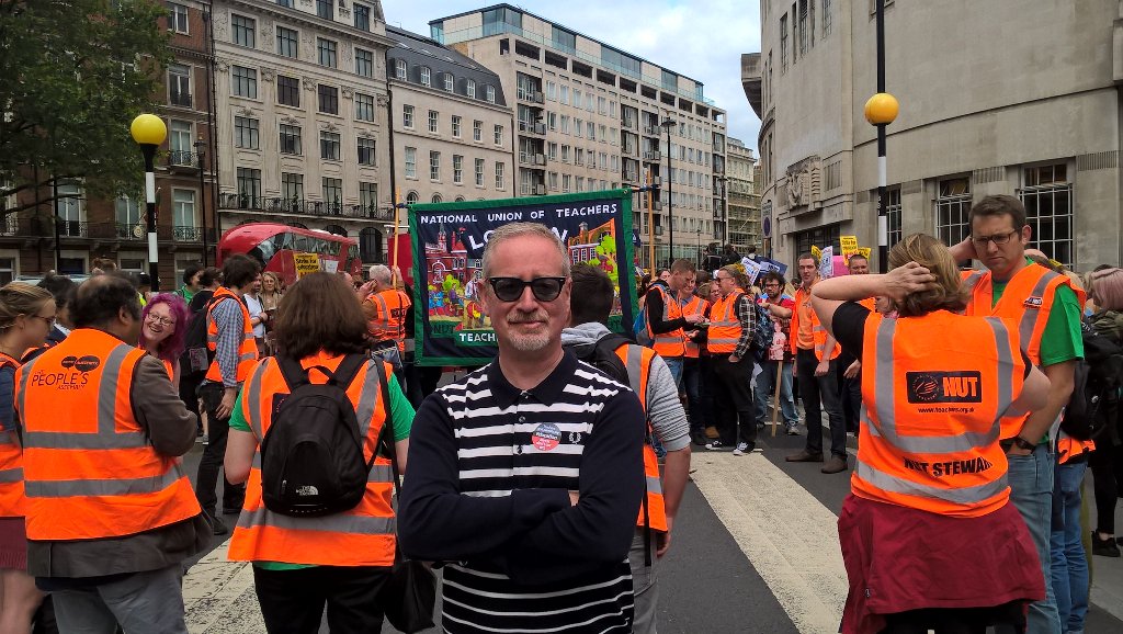 SweeneySteve's tweet image. Thousands at #NUT March and Rally in London #investdontcut #TellNickyNo
