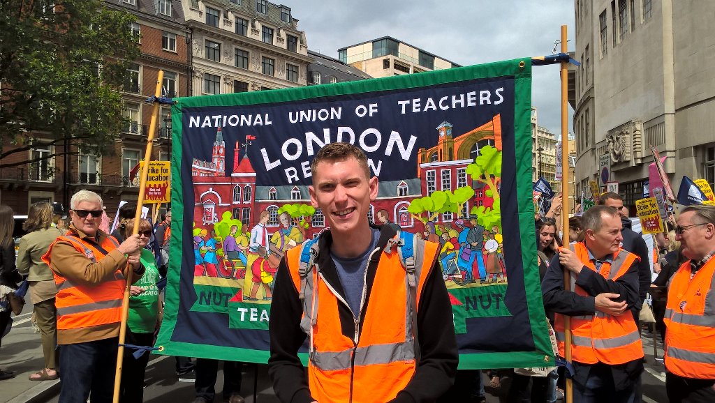 SweeneySteve's tweet image. Thousands at #NUT March and Rally in London #investdontcut #TellNickyNo