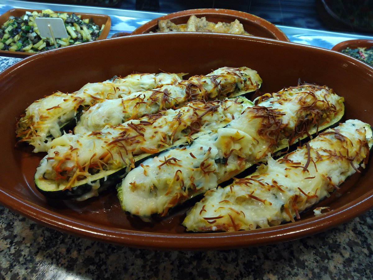 CaseroCaseroMa's tweet photo. #Escaldums de #pavo, #TortillaDePatata con #sobrasada, #calabacines #rellenos de #verdura y #gamba
En #mercatdinca https://t.co/TpIgebUTvi