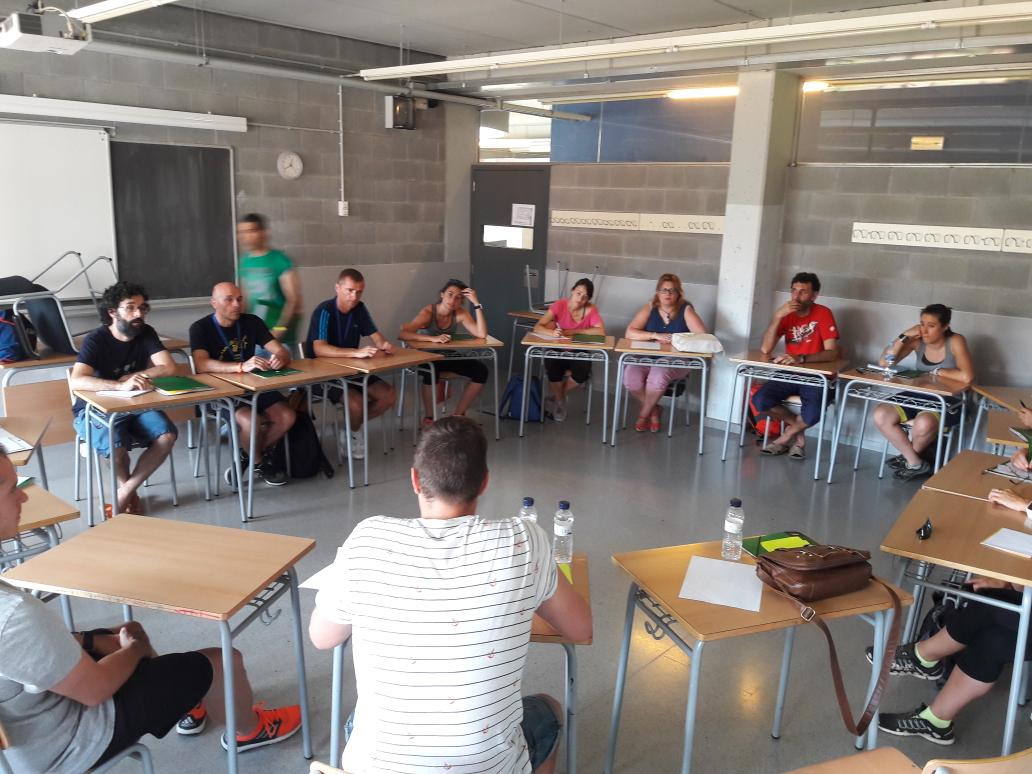 albarenom's tweet photo. Empezamos segundo día de mesa de discusión #CongresAFC @davidortiguela1  dilemas morales https://t.co/bNnhPkKZV9