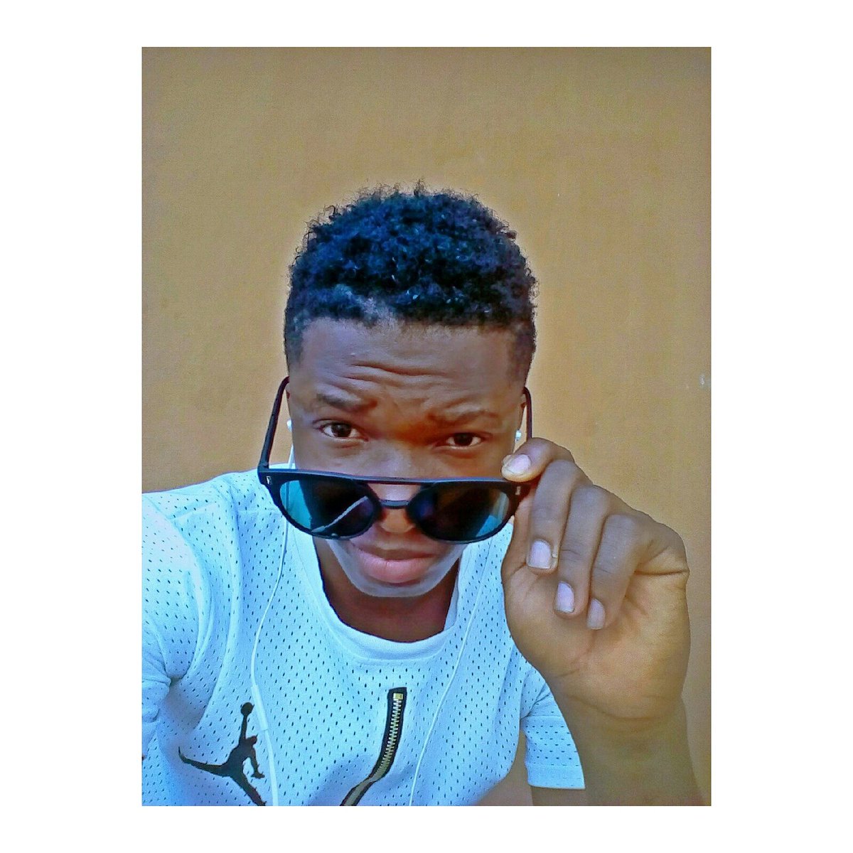 Kng_fredrick's tweet photo. #views @Drake @IamSeyiShey @wizkhalifa @wizkidayo https://t.co/Fki4MtZktL