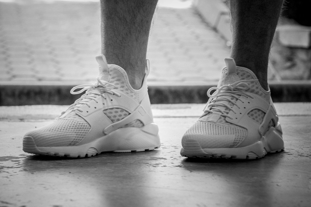 nike air huarache white on feet