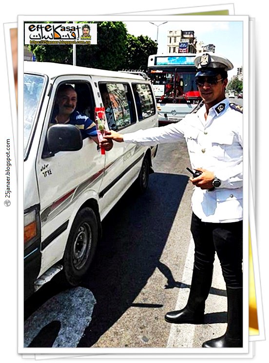 جريدة الاهرام بالصور.. الشرطة تُوزع الورود على المواطنين بالإسكندرية بمناسبة عيد الفطر