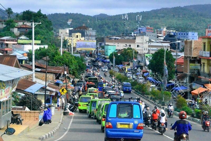 MALUKUSATUDAR4H's tweet photo. Turun-turun Batu Merah, Ambon. Untuk basudara Muslim selamat merayakan malam Takbiran. 

(Photo by: Erween Maitimu) https://t.co/DIPz8OfmES