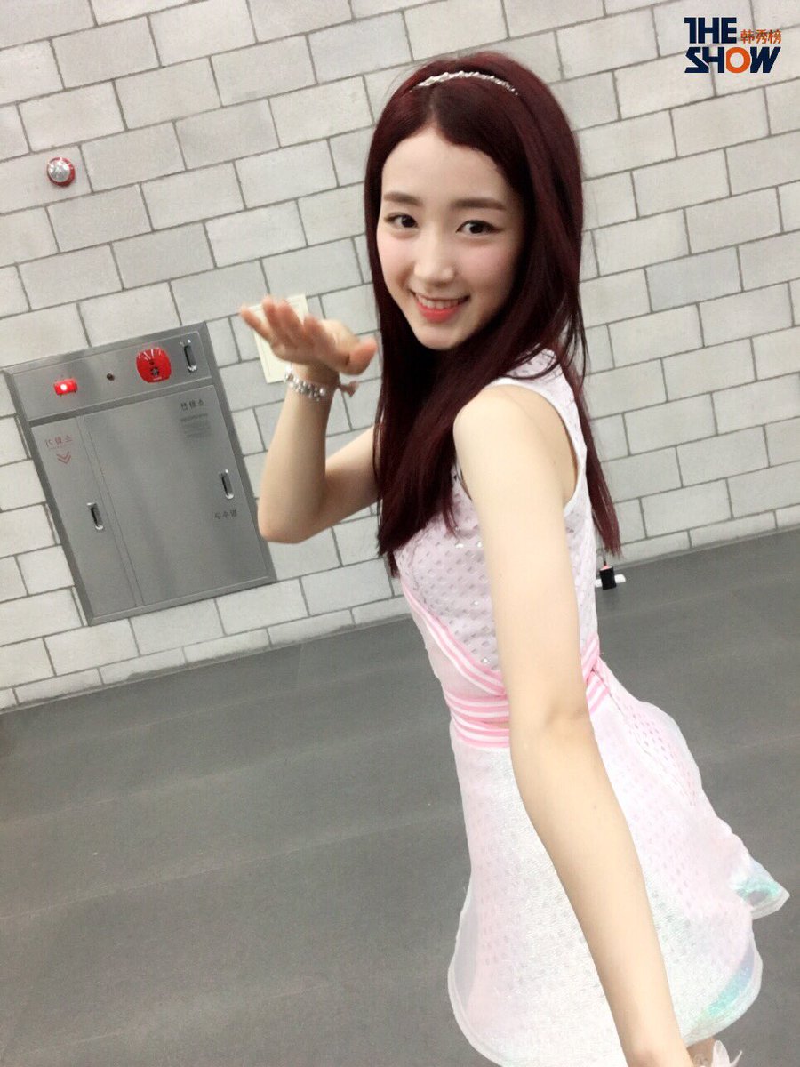 theshow_offcl's tweet photo. [더쇼초이스후보 구구단] 얼굴이 다 한 여친😍 백만불짜리 귀여움 아닌가요? 파릇파릇 새싹같은 구구단 더 이뻐해주라~ @gu9udan #더쇼 #THESHOW #THESHOW韩秀榜 https://t.co/rtegOzpj80