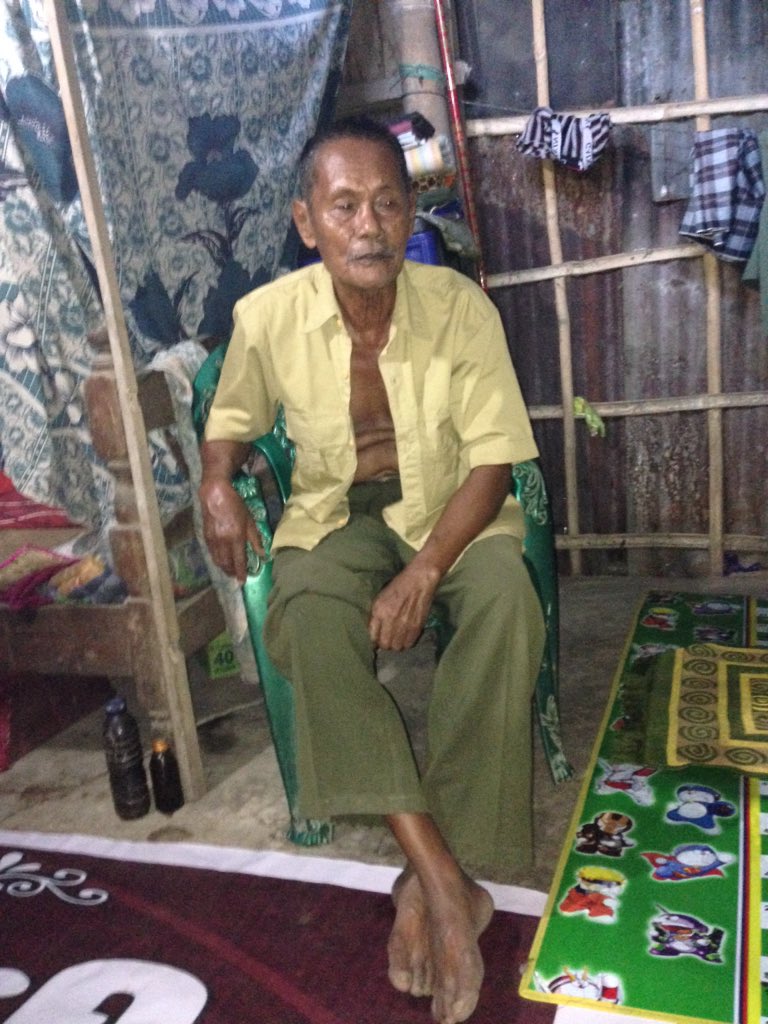 reXVolution's tweet photo. Dg Nuru sehari2 berjuang hidup sendiri dgn sgla keterbatasan, beliau beternak seekor kambing betina, bbrp ekor bebek https://t.co/1DmxiN8vQi