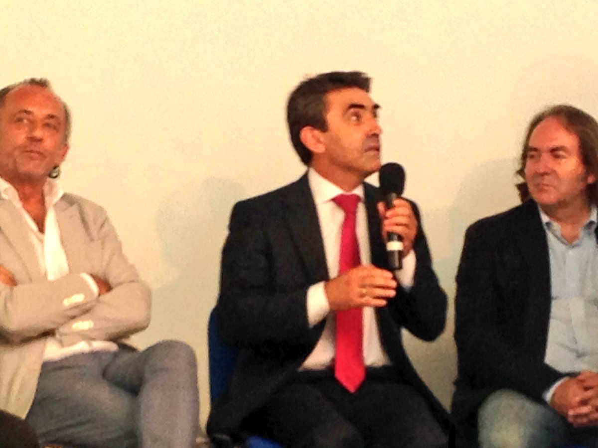 #victorinomartin El que quiera ser figura del toreo debería poder con todo.