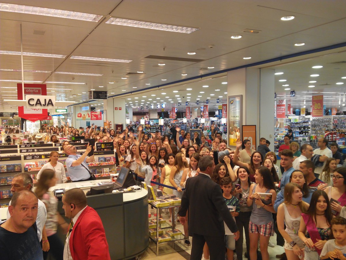 PepsRecordsES's tweet photo. Muchas gracias Gijón @elcorteingles @CalumHeaslip1 https://t.co/bhuK5fI9Y7