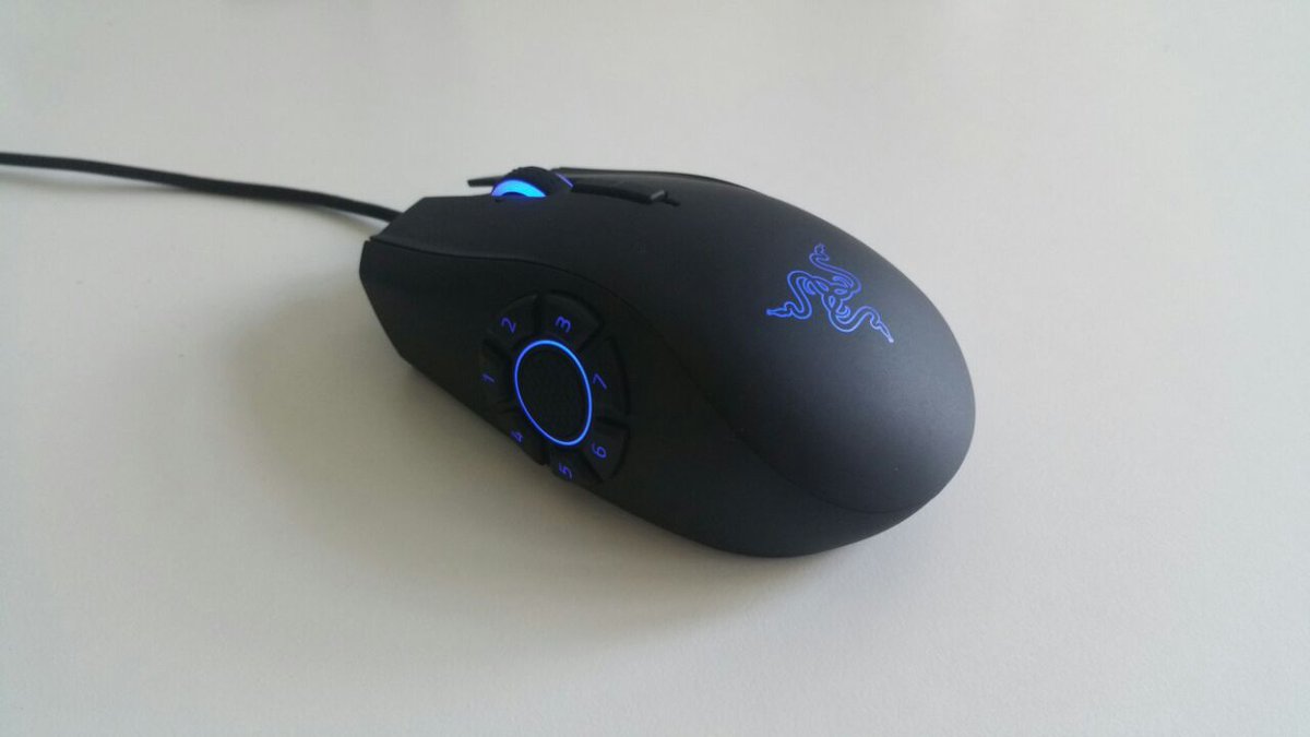 techstationit's tweet photo. @Razer #NagaHex V2 and ManβOWar! #gaming #PCMR #tech #technology https://t.co/0cpB6P3SSR