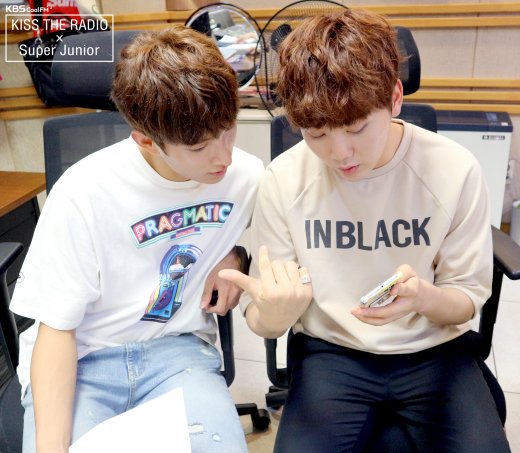 SEVENTEEN_TH's tweet photo. 160703 SEVENTEEN SEUNGKWAN&amp;DOKYEOM KISS THE RADIO https://t.co/cfrWaTuVpR