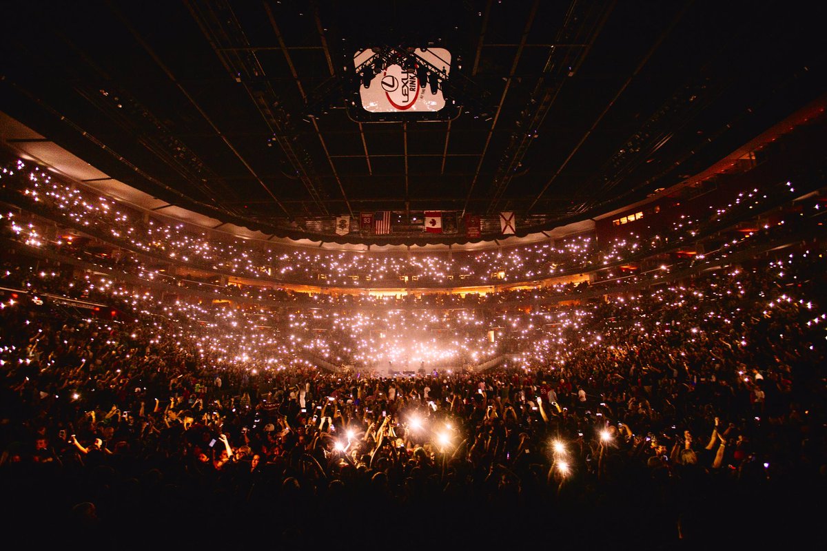 twentyonepilots's tweet photo. SUNRISE(FL02) #ERS2016 • [photos: @BradHeaton] https://t.co/RjNfdjjzl0