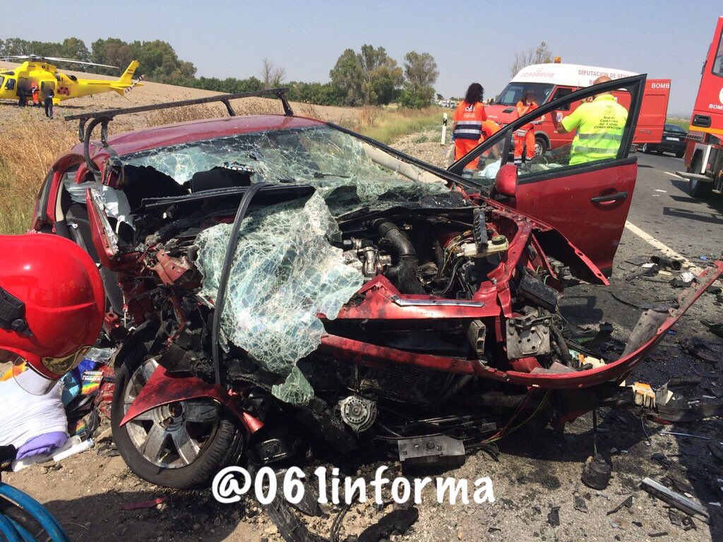 061EPES's tweet photo. Grave accidente ayer en N-IV KM 601. Asisten #HEMS #061 #DCCU #Lebrija #ElCuervo #Sevilla #Andalucia https://t.co/9FjenOmXzL