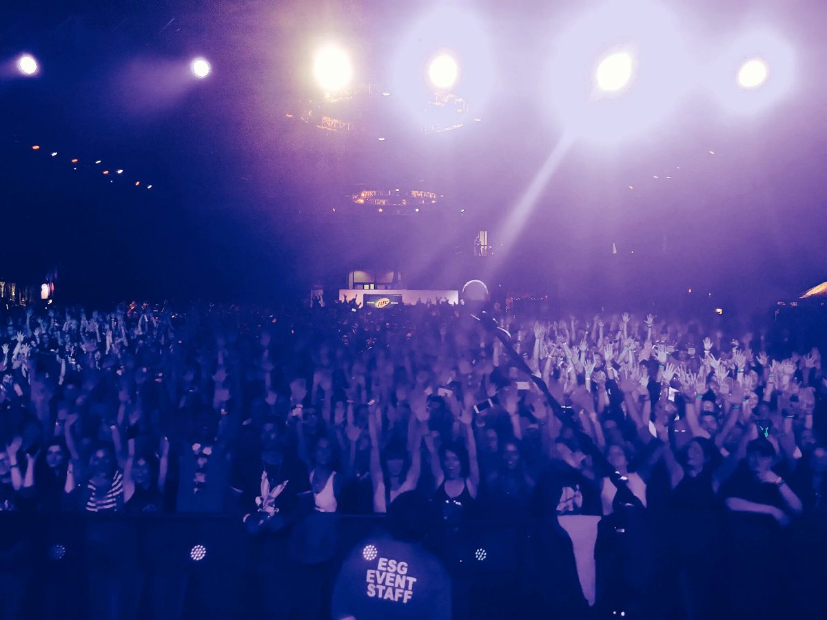 AWOLnationFANS's tweet image. Awesome shot of the crowd at the  #IndypendenceDayConcertAgainstCancer via @KONGOS before @awolnation took the stage