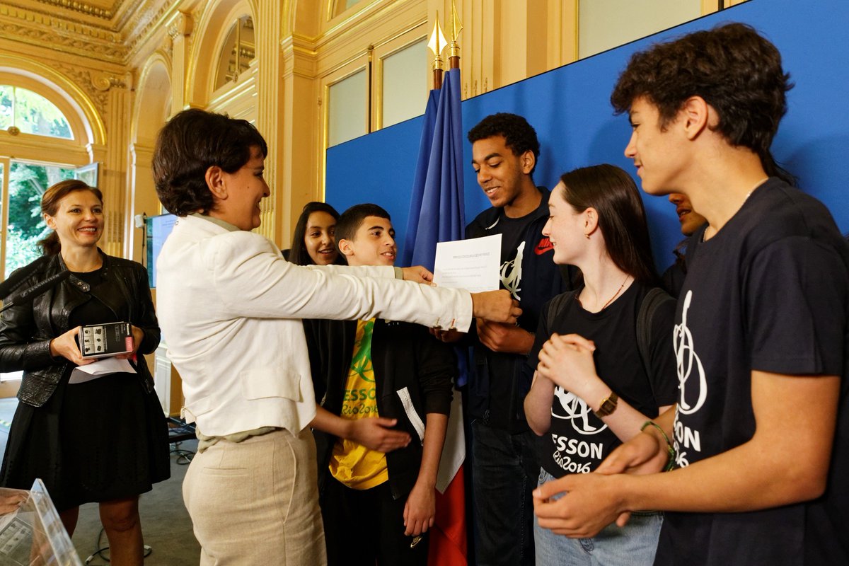 najatvb's tweet photo. Toutes mes félicitations aux lauréats du concours #MyFrance et bravo pour la grande qualité de vos films ! https://t.co/8Pwf7L59fH