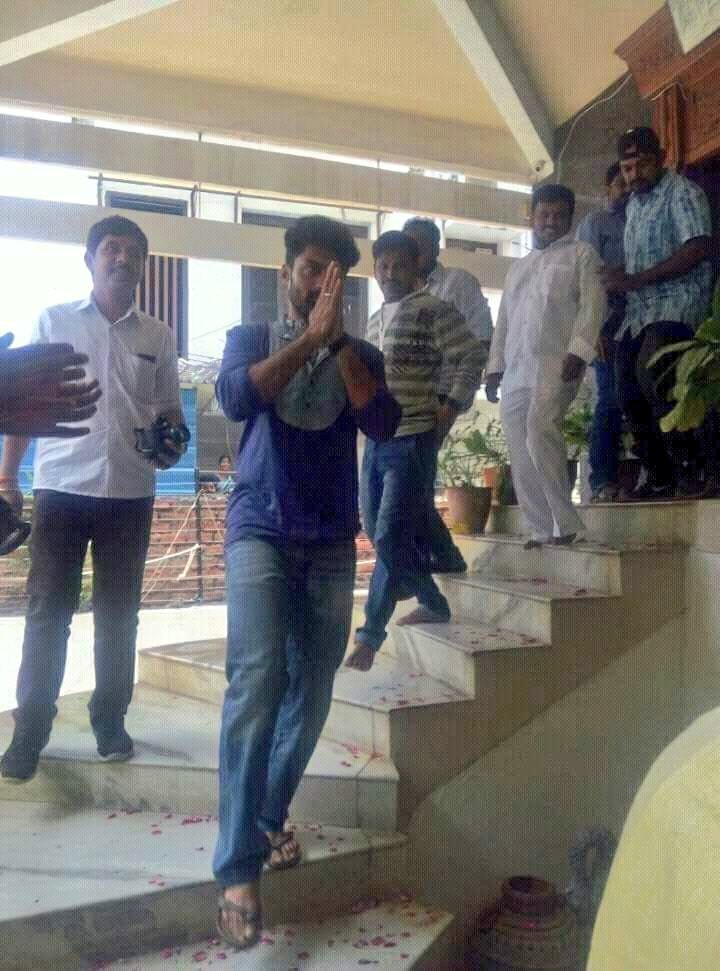 SunilSuji1's tweet photo. Wish u a many more happy returns of the day🎂👏👏👏🎈🎉🎉🎁🎈@NANDAMURIKALYAN Anna Blockbusters #ISMFirstLook👌 Wish me Dear's https://t.co/EtVXnIbOmE