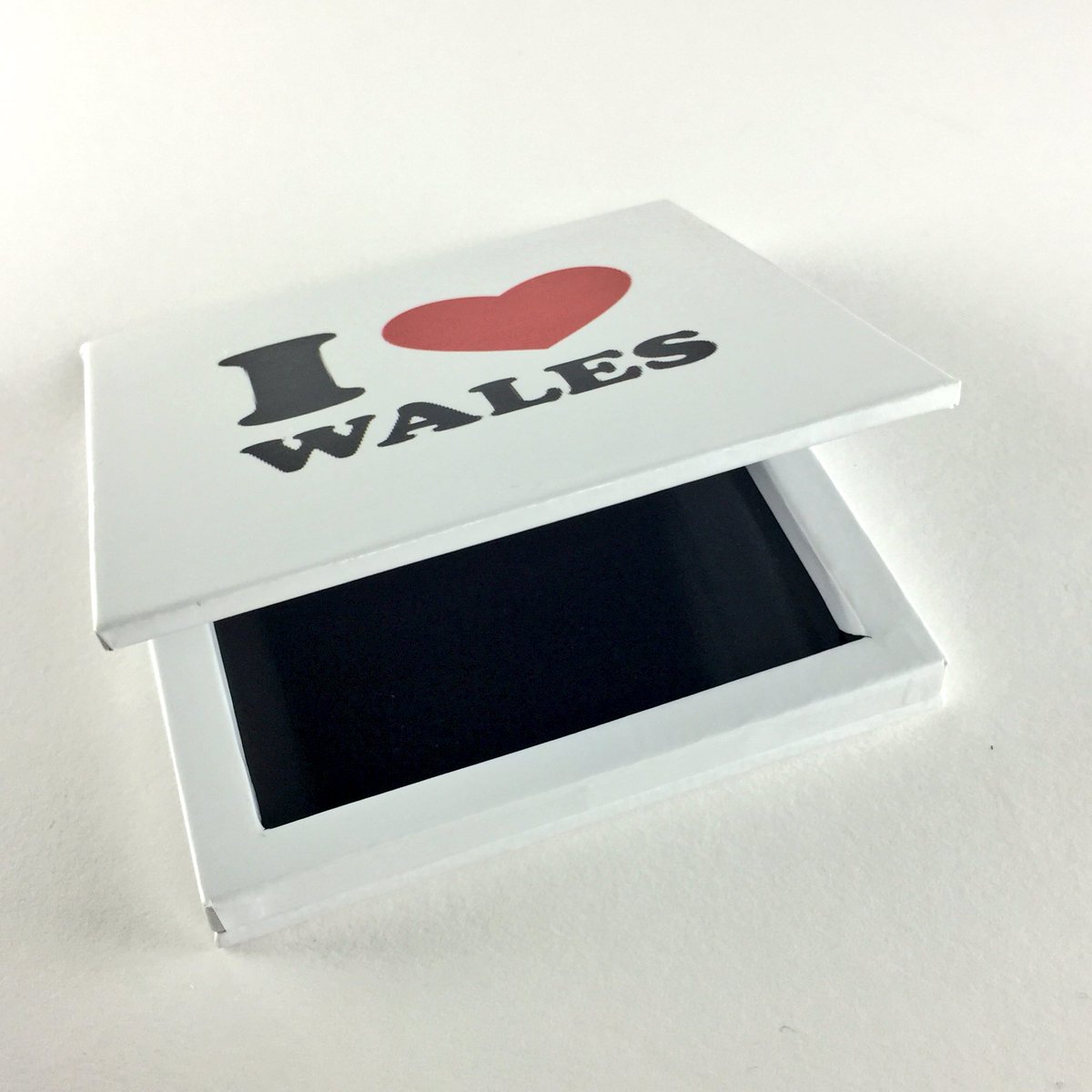 CrowdColour's tweet photo. #TogetherStronger #Wales makeup palette #Euros2016 #football #semifinal #semifinalherecomewales #beautywales https://t.co/Cv3otD82Tl