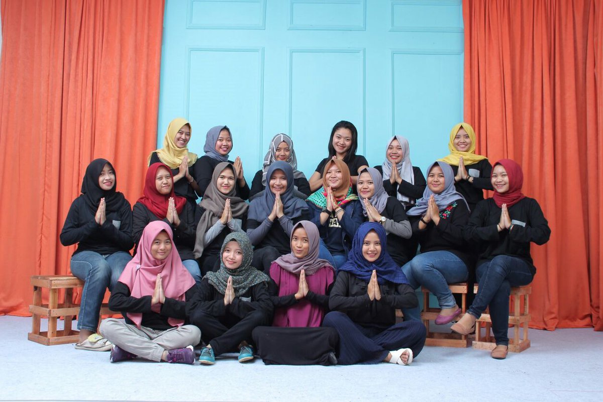 veraarpiah22's tweet photo. Minal aidzin walfaidzin, mohon maaf lahir &amp; batin 😄😇 https://t.co/aP6WnlRixL