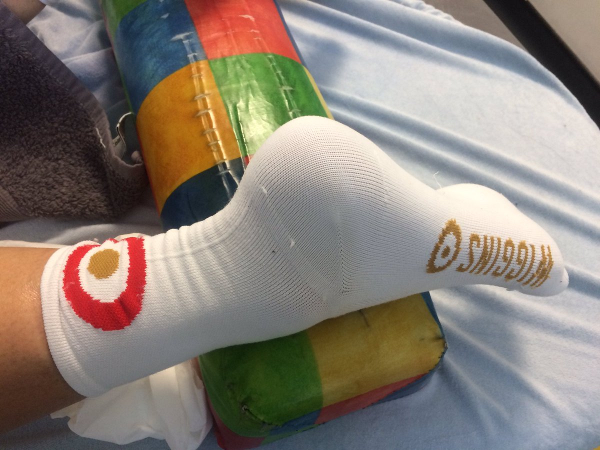 sportingkneads's tweet photo. #Etape riders getting their legs prepped for the big day - go faster socks too #wiggo #sportsmassagezone https://t.co/e5fUtZgR02