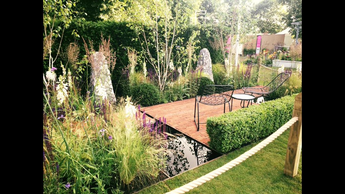 WillWilliamsGD's tweet image. Extremely happy to announce my silver medal winning @_Streetscape #summerinsussex garden at #RHSHampton 2016! 🍾
