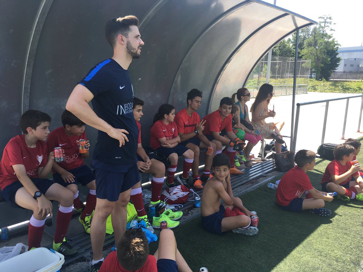 GSMFootball's tweet photo. @DaniCarvajal92 ha estado esta mañana con nosotros, medios, patrocinadores y por supuesto con los niños! https://t.co/cDLRbc4Uww