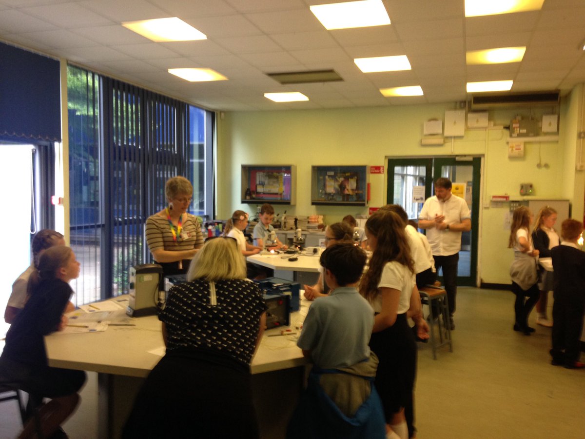 Y5s from Poppleton Road Primary enjoying Science Taster Session at @MillthorpeNews