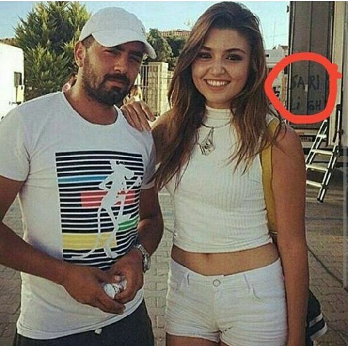 Arkada sari yaziyo altta GH yaziyo gunesin kizlari Hande Ustteki Sarida bizim Tolga yani Hande Tolga Gk HanTol var❤