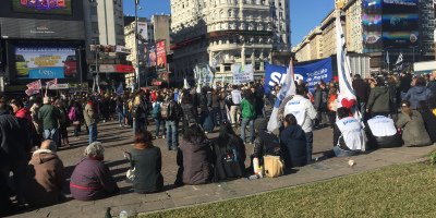 flashnote16's tweet image. #Actualidad Del 10 de junio: Los trabajadores de prensa marcharon por la 9 de Julio.
goo.gl/RIvIM8