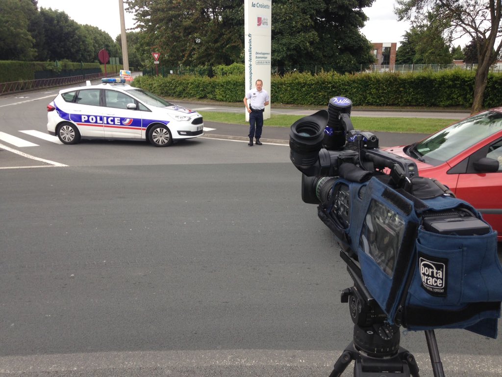 Prise d'otage à la prison de vendin le vieil. 2 détenus retiennent un surveillant <a href="/LCI/">LCI</a> <a href="/WEO_TV/">Wéo</a>