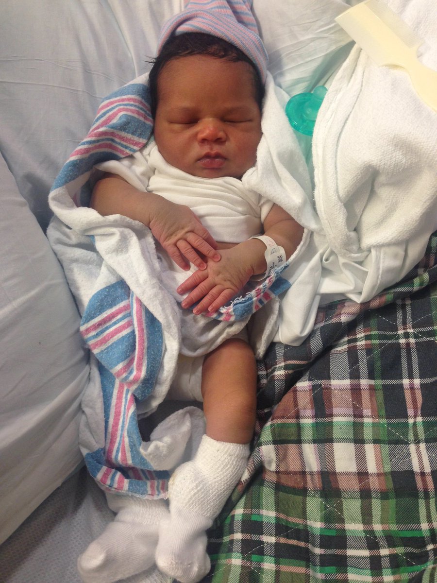 Versetoile's tweet photo. Him sooo cute I'm in love! 😍 #BrandonJr https://t.co/xJfh3xnrDg