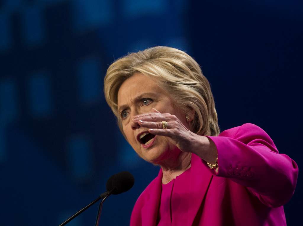 PolitiFact's tweet photo. FBI: Clinton sent/received 100+ emails with info that was classified when it was sent. https://t.co/v8yc2pGEMp https://t.co/127Y9QY1ev
