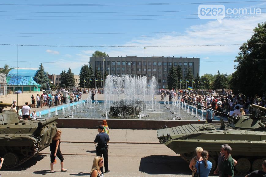 Новости часа славянск. Центр города Славянск Донецкая область. Площадь города Славянск Украина. Славянск Донецкая область площадь. Город Славянск до войны.