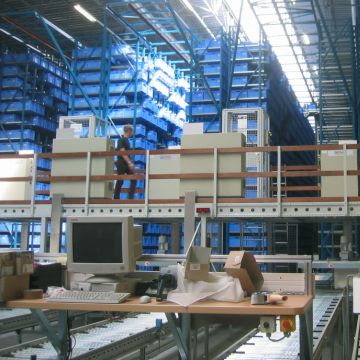 EMISBrasil's tweet photo. #Ecorodovias vende unidades da Elog Sul à #Multilog https://t.co/fIAgBvh99I #logistica #Elog #emisinteligencia https://t.co/nWkU4HH3Sw