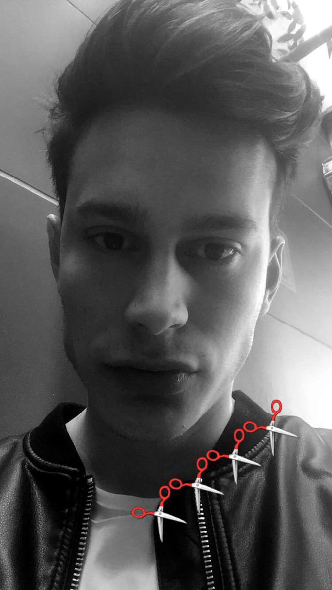 tomandi7's tweet photo. Martes de nuevo Look ✂️✂️✂️ https://t.co/9u7p5qqRhs