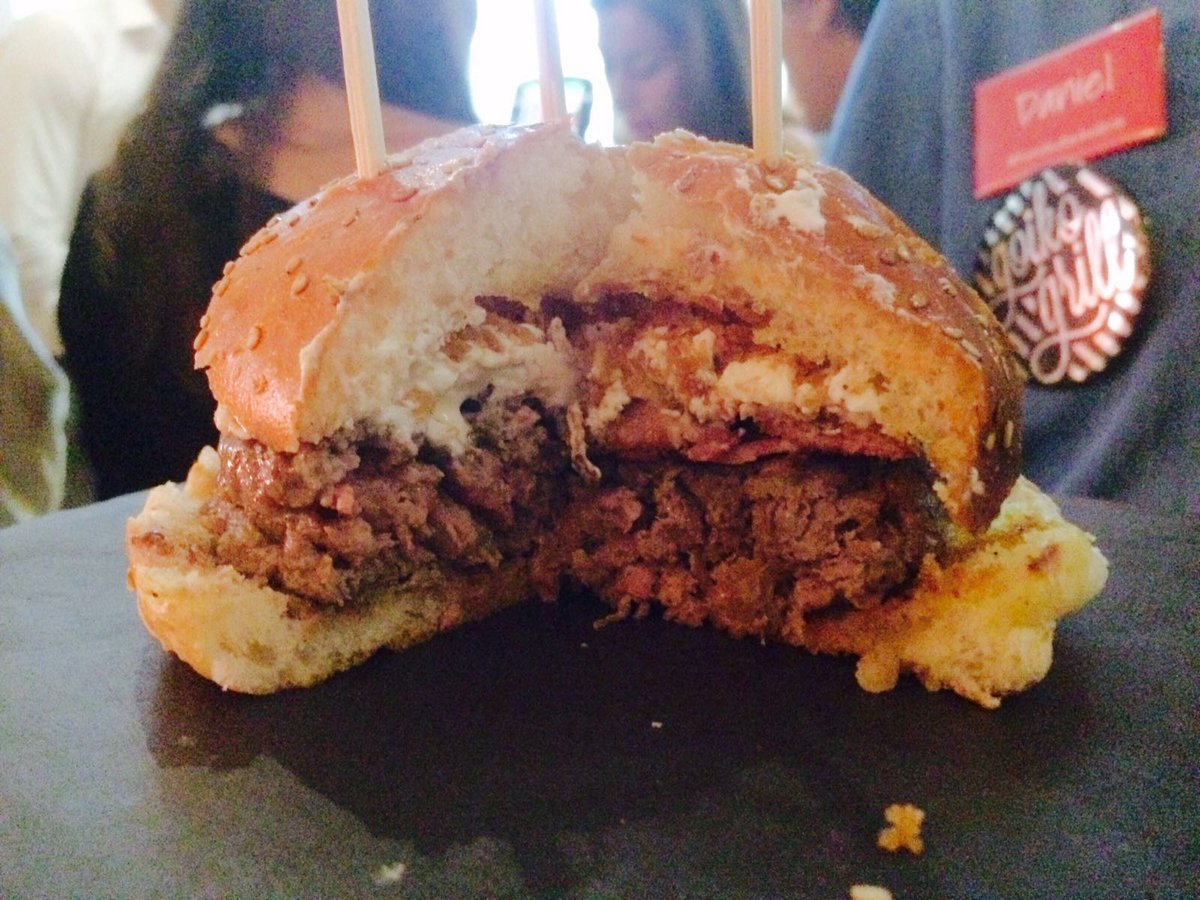madridfree's tweet photo. ¡Mi reino por una Goikopita y una Philly! Se me ha acabado la bebida :( #GoikoGrillPR https://t.co/WQZyoHgEgo