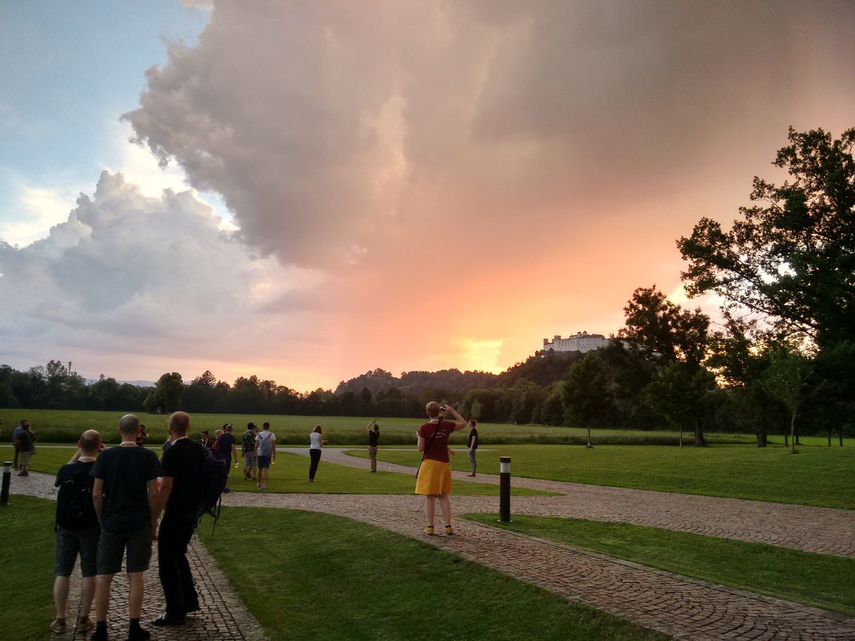 gicycle_'s tweet image. #AGIT2016 #GIForum2016 #FOSSGIS2016 participants seem to enjoy the @GI_Forum ice-breaker event with an amazing view