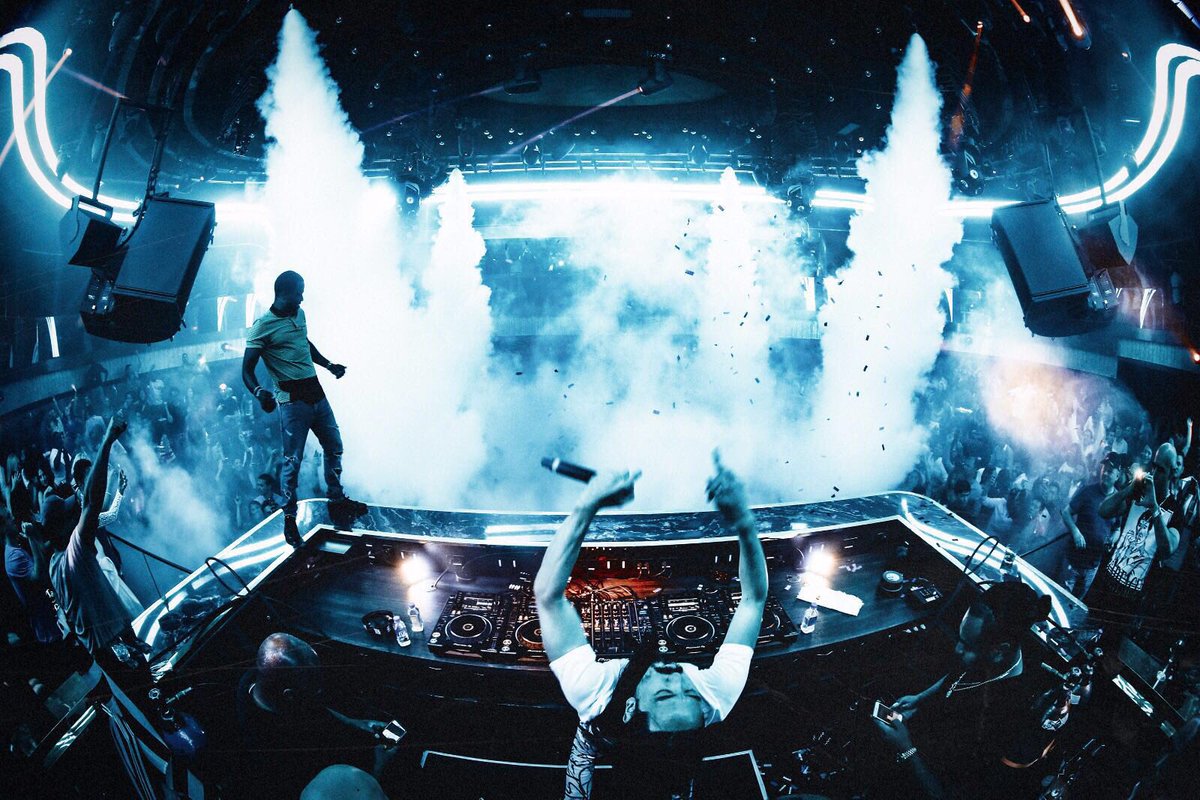 🙌🙌🙌🙌 #Repost @kevinhart4real Had the time of my life with @steveaoki. Last night. #ComedicRockStarShit https://t.co/4SQX1vYwZc