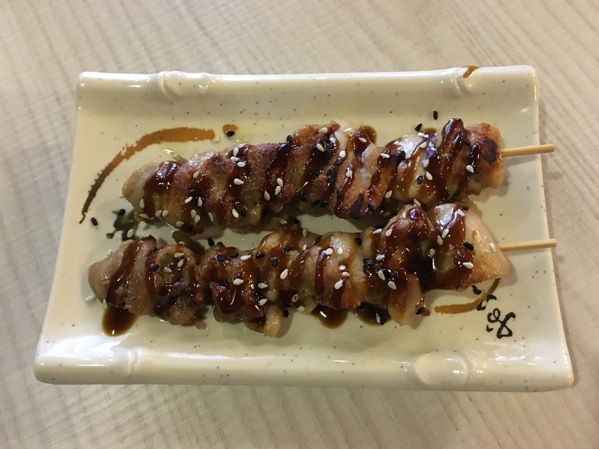 LAURAROA_2's tweet photo. @isma_calvo como vamos? seguro te gusta restaurante japones a domicilio https://t.co/2lfypWq98j https://t.co/YJr5Rh7rhl