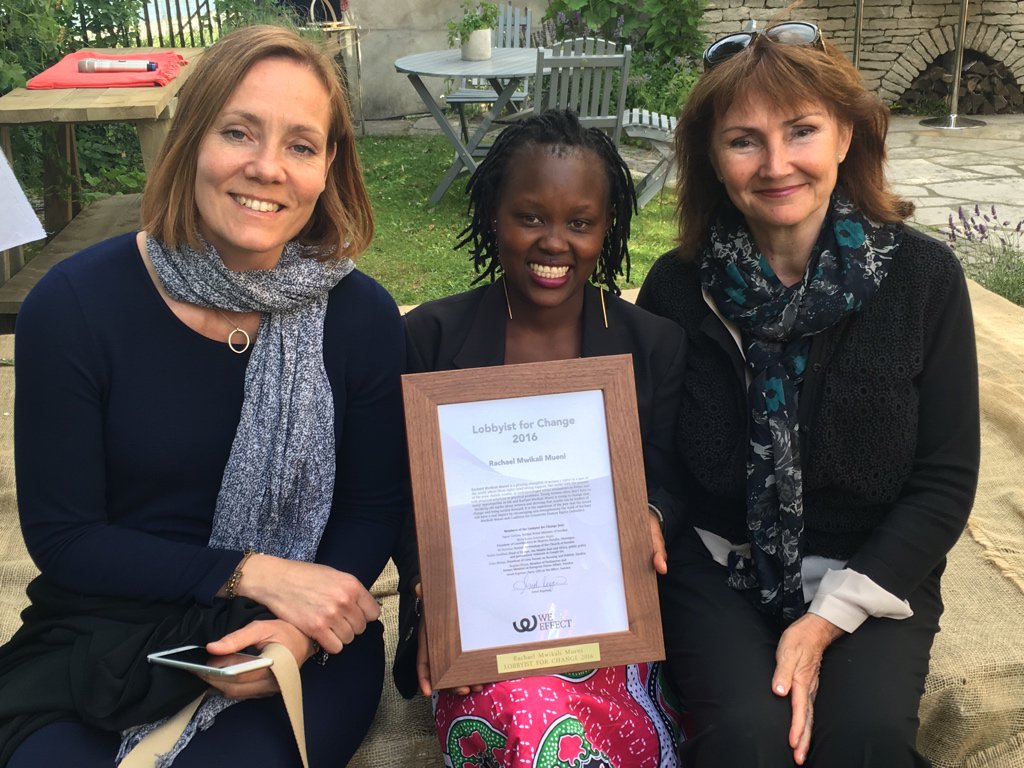 Rachael Mwikali får priset De fattigas lobbyist 2016. Här med <a href="/mardahllf/">Marie Dahllöf</a> CSR-chef, <a href="/PostkodLott/">Postkodlotteriet</a> och vår vd <a href="/RogemanA/">Anneli Rogeman</a>